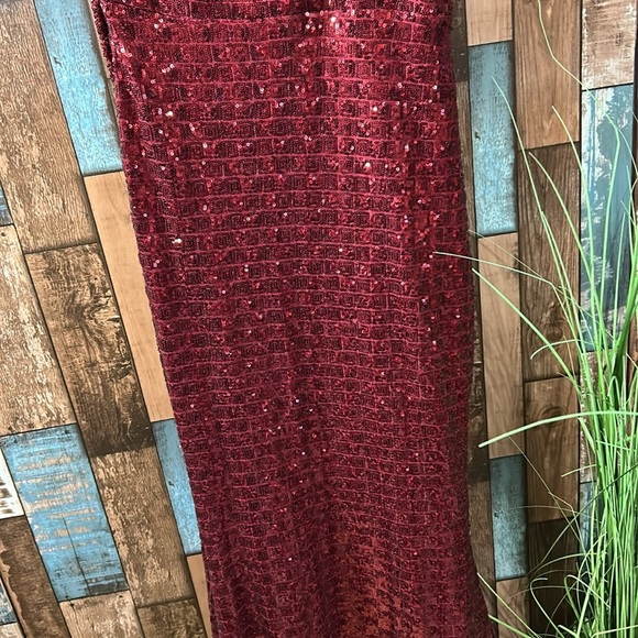 Miss Ord XL Ruby red sequins ball gown - Picture 4 of 15